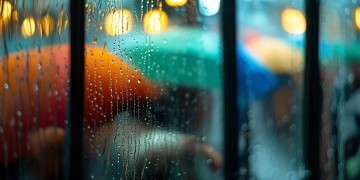 公交车上的雨究竟是哪首歌？