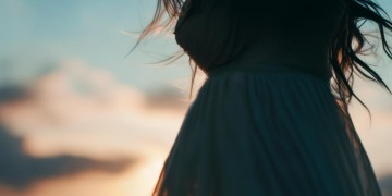 上面有个小姐姐出自哪首歌？