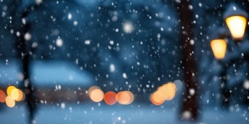 雪夜灯火中的温暖究竟是哪首歌？
